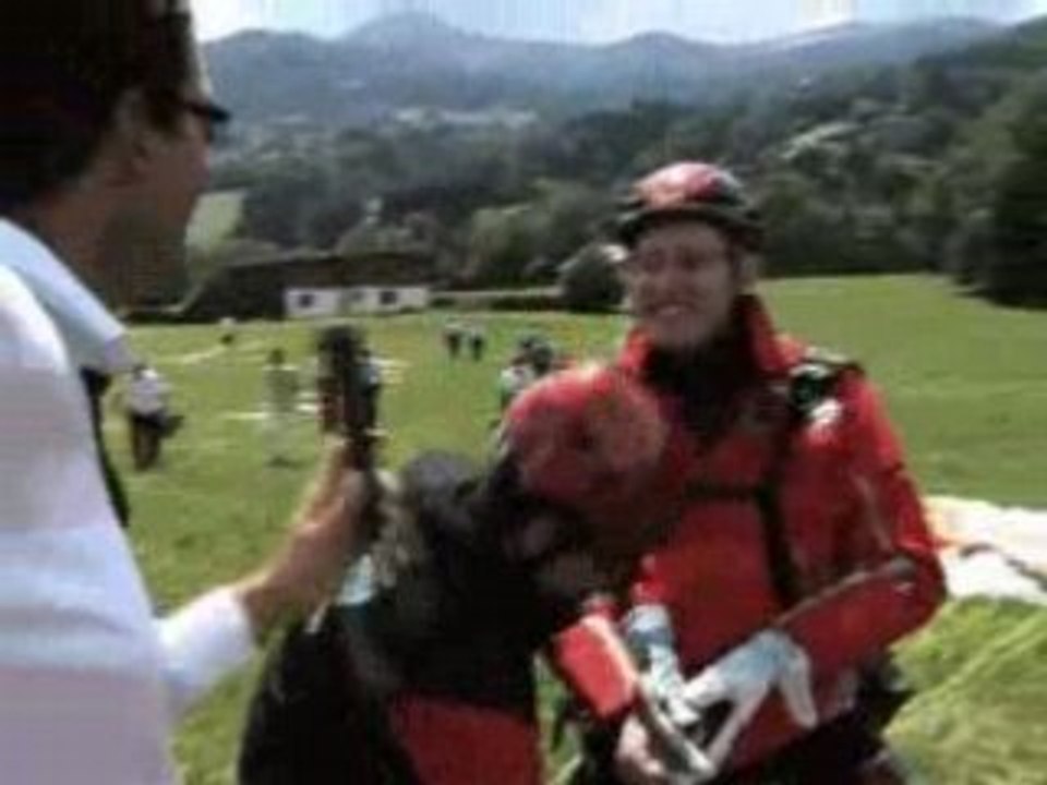Bernard Laporte : Descente du Mont-Blanc en parapente