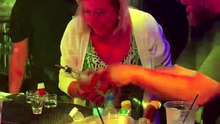Η Ελισάβετ Κωνσταντινίδου έγινε bartender σε έξοδό της: Το επικό βίντεο και το «Legendary Zubiii»
