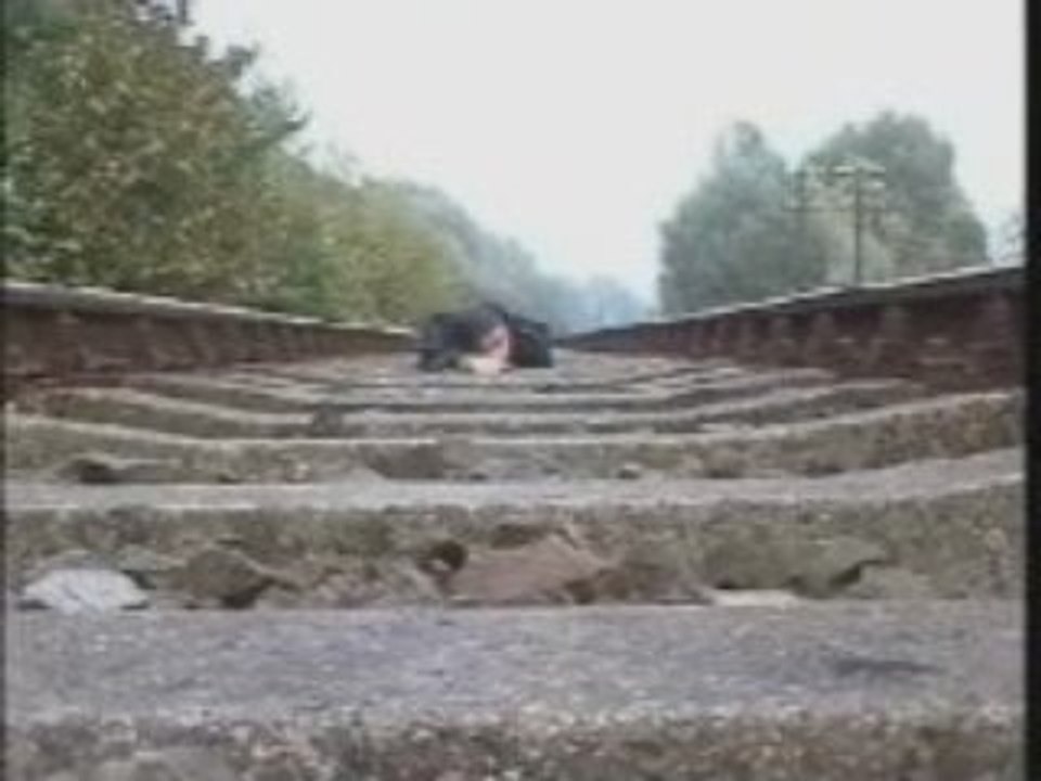 Homme-sous-train