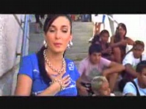 Clip officiel Kenza farah Au Coeur De La Rue