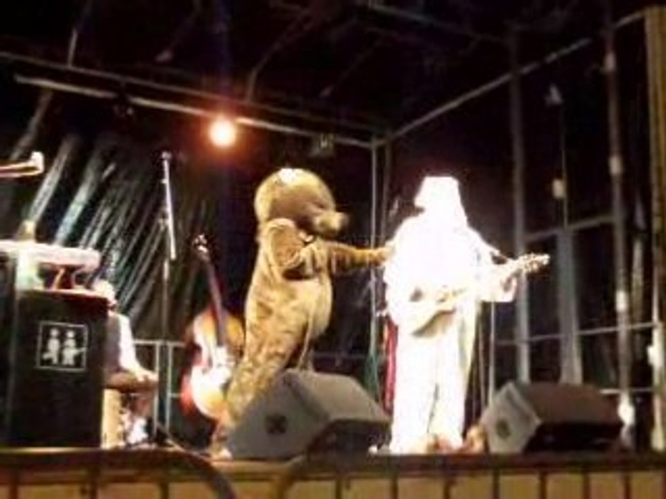 Oldelaf et monsieur D à Dreux "le gros ours" 01/08/08