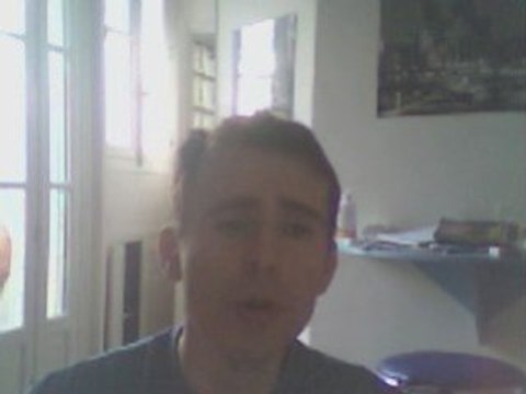 Wiwi égratigne Une petite fille