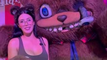 クリスティーナことティナ、「隠された迷路」に挑戦し、ハロウィーン・ホラー・ナイトでハミクマと対面