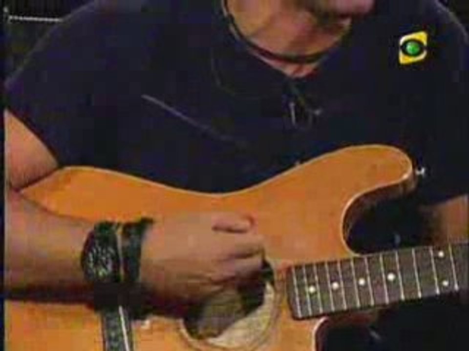 Pedro Suarez Vertiz Cantando A favor De la Ecología