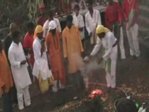 Marche sur le feu à Bois d'olives le 3/08/08.