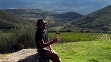 Ο Εμμανουήλ Καραλής και η Αναστασία Μαγαλιού σε μια παραμυθένια απόδραση για δύο κάτω από τον ήλιο