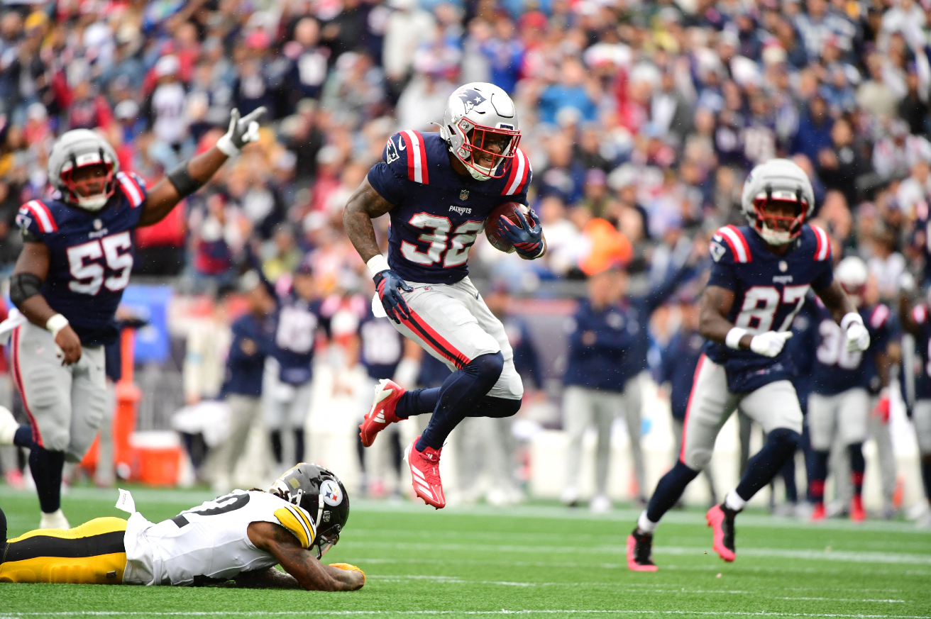 NFL : Les New England Patriots relèvent la tête face à de faibles Steelers de Pittsburgh
