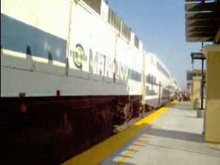 Metrolink arrives and departs Palmdale with a Nice K5LA