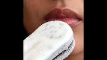 Pirya_biting_Oreo_ice_bite
