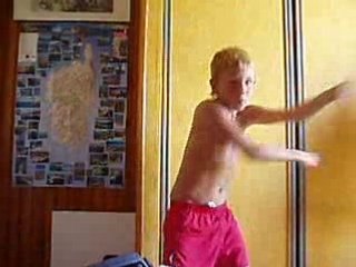 Baptiste en mode Tecktonik