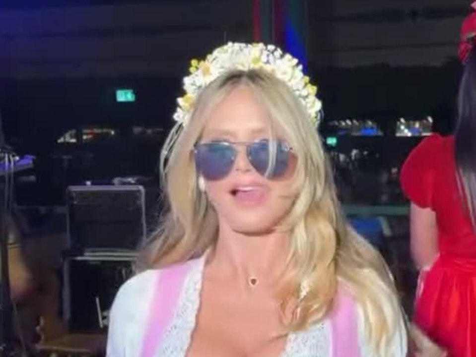 Heidi klum macht Überraschungsbesuch auf der wiesn