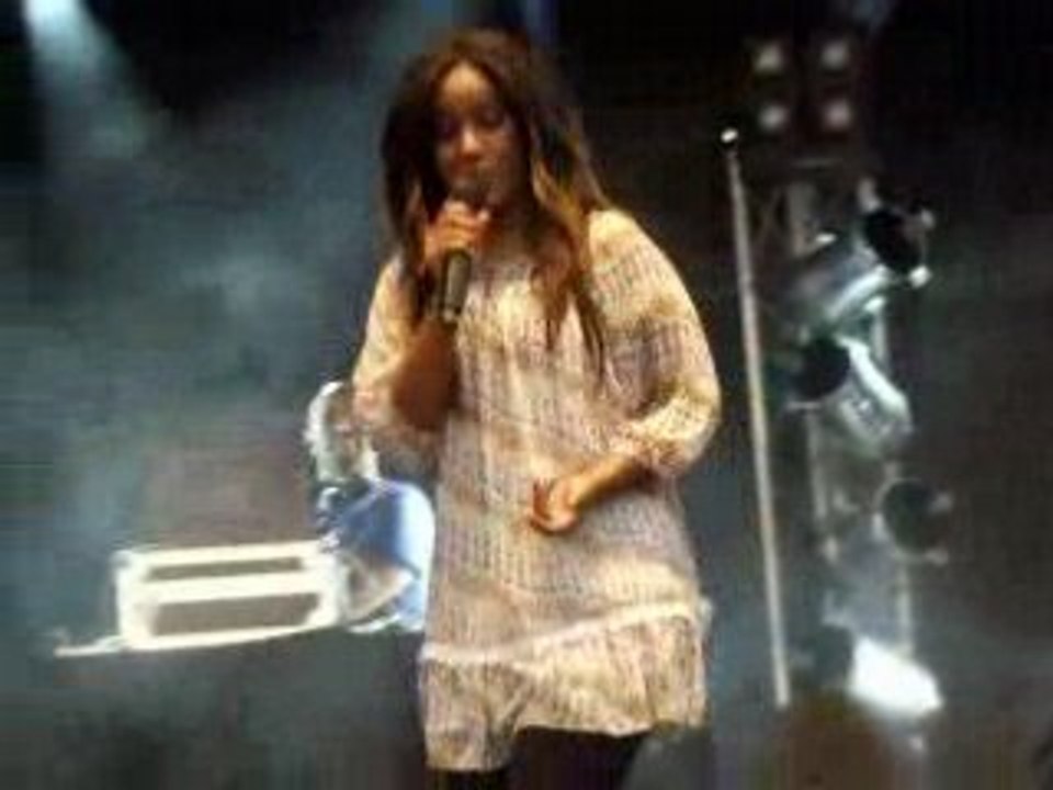 13_Amel parle_