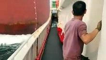 Cargueiro colide com barco de pesca chinês em Singapura