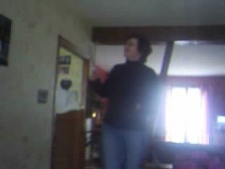 Momo face à une petite araignée 🕷️ : une réaction hilarante à ne pas manquer!