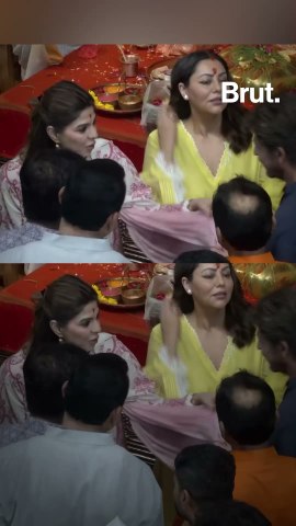 Shah Rukh Khan, Gauri, Suhana visit Lalbaugcha Raja