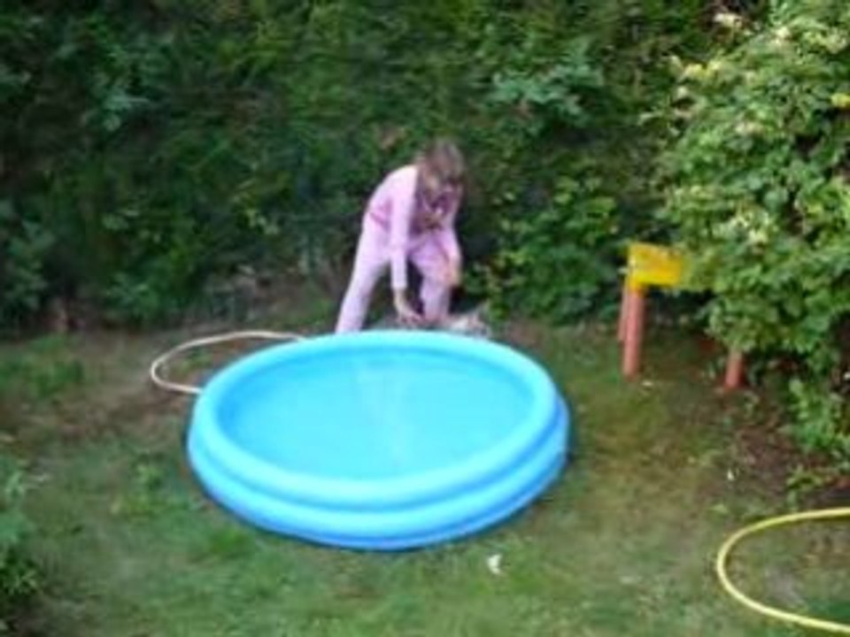 05-08-08 Chewbacca à la piscine
