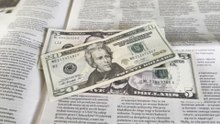 How much money does the average person invest monthly ?