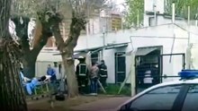 Mar de Ajó: enfermeros trasladaban a un hombre en una ambulancia y se les cayó de la camilla
