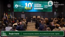 El renovado pedido de aplausos del secretario de Agricultura, Sergio Iraeta