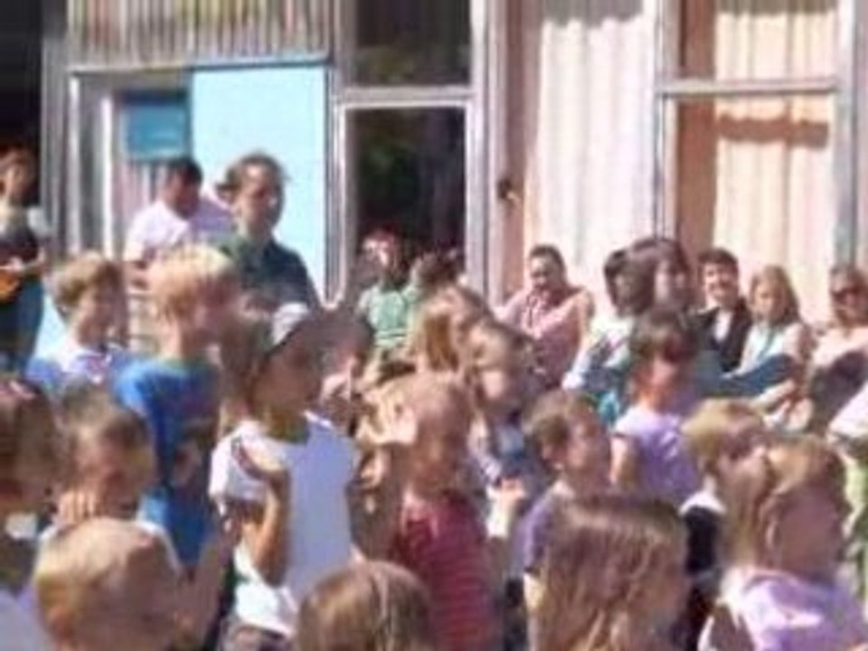 Guillaume chante au spectacle