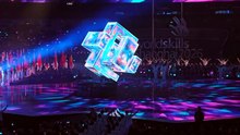 Гуманоидные роботы выходят на сцену с танцорами на открытии WorldSkills в Шанхае
