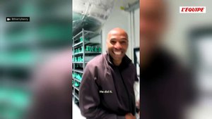 Roger Federer épate Thierry Henry en réalisant un joli geste technique avec un ballon de foot - Foot