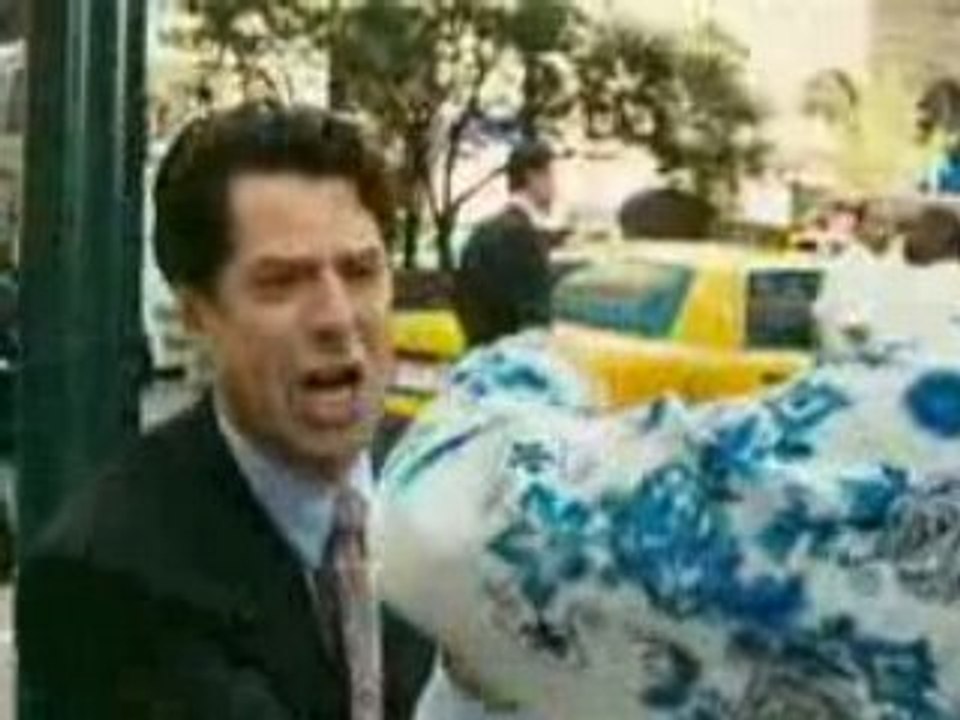 Leg Dich nicht mit Zohan an - Filmclip 'Dran riechen'