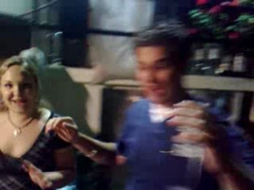 Дърт козел млада върба лющеше...