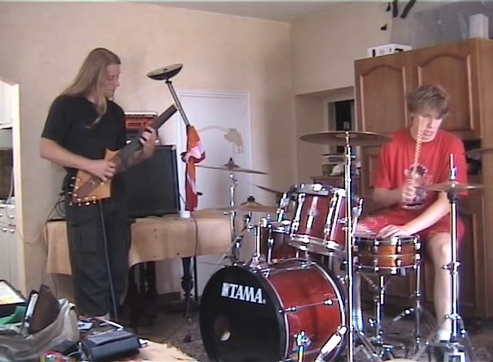 Guitare fretless et batterie