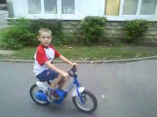 Thibaut le BG de Nogens Sur Oise il est trop mimi se pti mec