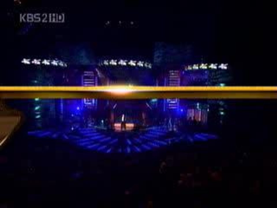 Se7en vs ShinHwa - Dance Battle