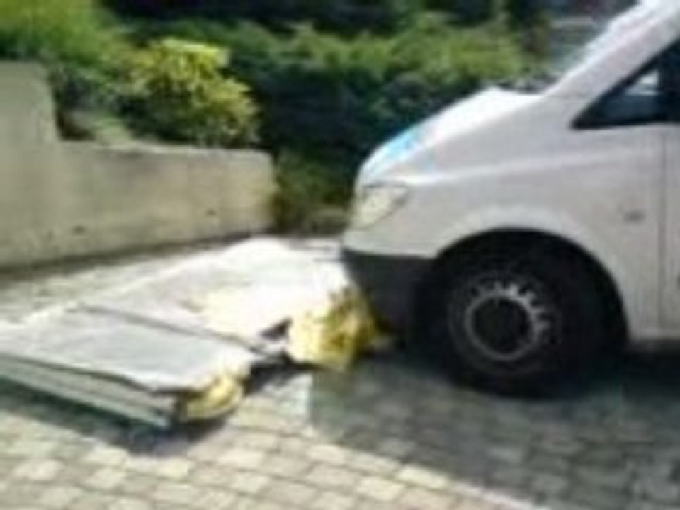 destruction d'une porte de garage (2)