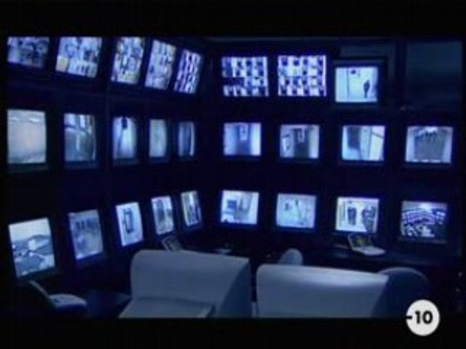 NICOLAS SARKOZY EST PARTOUT extrait Sarkorama 1, Canal +.