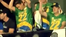Flávio Bolsonaro faz campanha em Teófilo Otoni ao lado de Nikolas Ferreira
