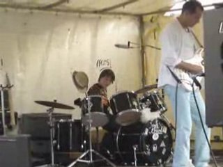 Electric Circus marché estival Jeune batteur