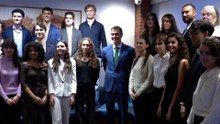 Un estudiante de Harvard pregunta a Sánchez por la corrupción en España y el PSOE y por su mujer y su hermano