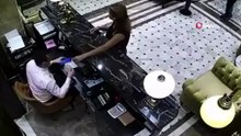 İstanbul'da otelde 50 milyon TL'lik vurgun anı kamerada! Paraları cebe indirmişler!
