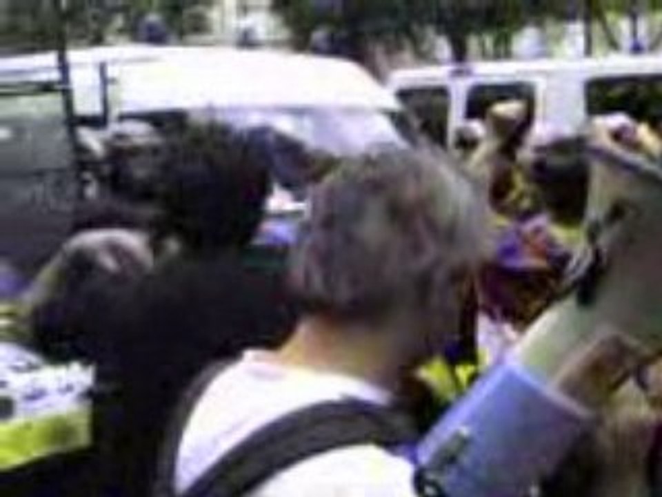 manif RSF Tibet JO - paris 08-08-08 ambassade chine video 4