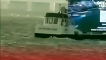 Pantalla gigante en el mar genera polémica en Puerto Vallarta