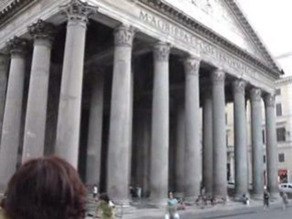 LA JEFA EN EL PANTEÓN DE ROMA