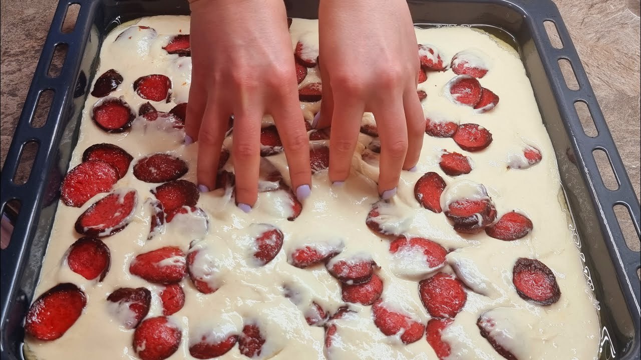 Brotteig mit würstchen ist ein leckeres rezept für die familie!  das abendessen ist gerettet!