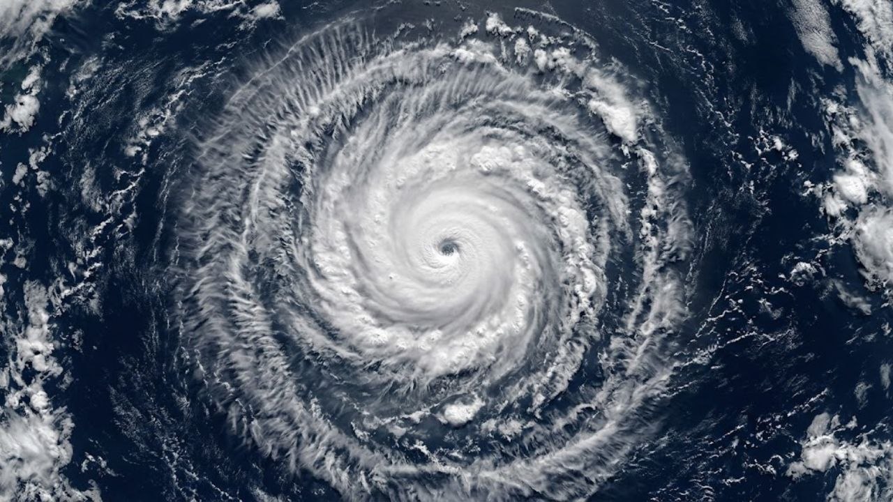 Hurricane Simon Persists While Tropical Storm Trudy Emerges - video ...