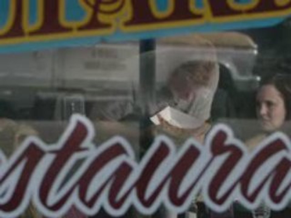 Cdecine.com Red trailer
