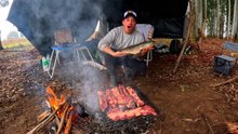 Campamento de pesca en cantera abandonada: tarariras, lluvia y carne asada
