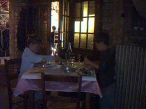 Maël et Loan a table 9 aout 2008 60 ans de Marie!