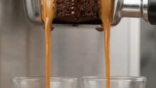 L'Extraction d'un Espresso Vue de l'Intérieur [Transparent]