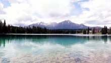 Sérénité Alpine – Eau Cristalline et Forêt de Sapins _ Musique Relaxante