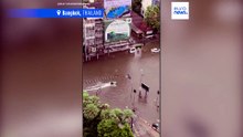 Кадры водного мотоцикла на затопленных улицах Бангкока