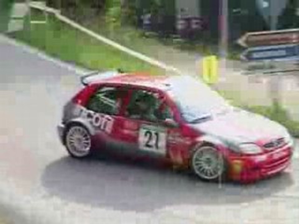 Saxo rentre aux stand ;)