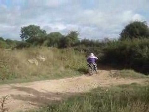 Petite pointe de vitesse av virage